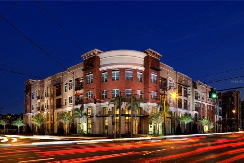 Appartement à louer à Tampa, Floride: 2 chambres, 126.72 m2 № 997274 - photo 1