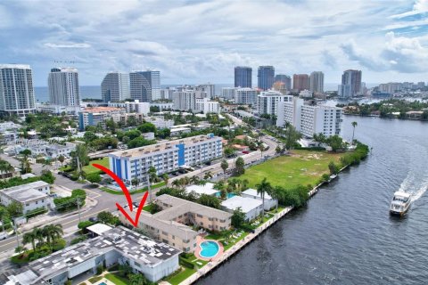 Condo in Fort Lauderdale, Florida, 1 bedroom  № 1398046 - photo 1