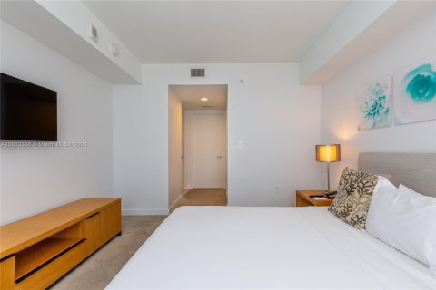 Apartamento en alquiler en Hallandale Beach, Florida, 2 dormitorios, 95.5 m2 № 1063 - foto 12