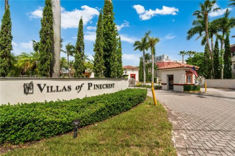 Copropriété à vendre à Pinecrest, Floride: 2 chambres, 89.19 m2 № 1291590 - photo 1