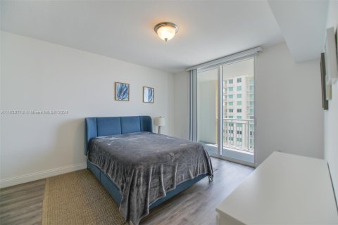 Condo in Hallandale Beach, Florida, 2 bedrooms  № 1291589 - photo 15