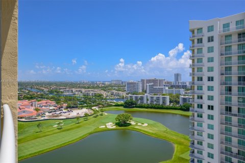 Condo in Hallandale Beach, Florida, 2 bedrooms  № 1291589 - photo 25