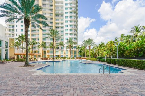 Copropriété à vendre à Hallandale Beach, Floride: 2 chambres, 100.43 m2 № 1291589 - photo 1