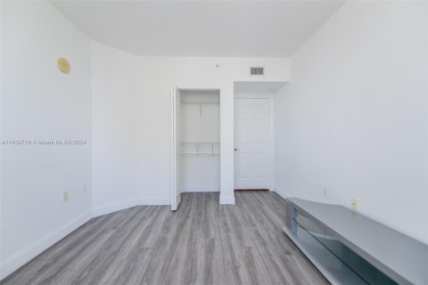 Copropriété à vendre à Hallandale Beach, Floride: 2 chambres, 100.43 m2 № 1291589 - photo 23