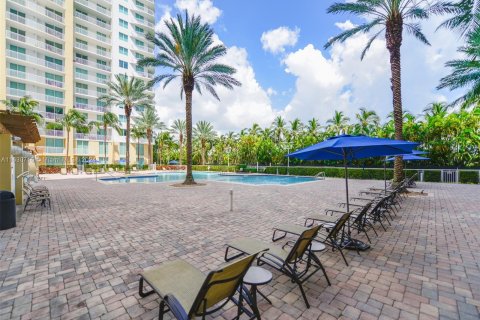 Condo in Hallandale Beach, Florida, 2 bedrooms  № 1291589 - photo 2