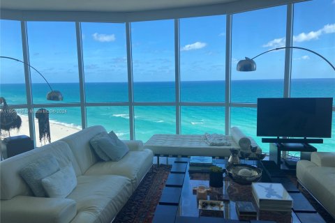 Condominio en venta en Sunny Isles Beach, Florida, 3 dormitorios, 199.09 m2 № 1368690 - foto 2