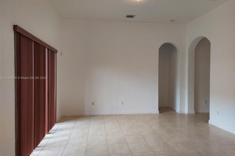 Villa ou maison à vendre à Cutler Bay, Floride: 4 chambres, 231.88 m2 № 1081264 - photo 3