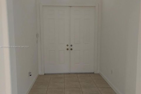 Casa en venta en Cutler Bay, Florida, 4 dormitorios, 231.88 m2 № 1081264 - foto 9