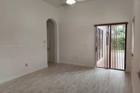Casa en venta en Cutler Bay, Florida, 4 dormitorios, 231.88 m2 № 1081264 - foto 11