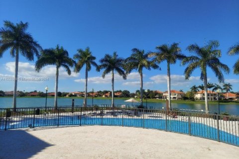 Villa ou maison à vendre à Cutler Bay, Floride: 4 chambres, 231.88 m2 № 1081264 - photo 28