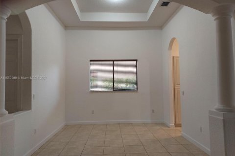Casa en venta en Cutler Bay, Florida, 4 dormitorios, 231.88 m2 № 1081264 - foto 4