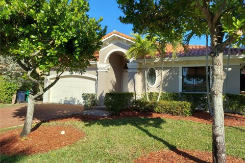 Casa en venta en Cutler Bay, Florida, 4 dormitorios, 231.88 m2 № 1081264 - foto 1