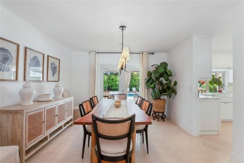 Casa en venta en Miami, Florida, 4 dormitorios, 241.36 m2 № 1368890 - foto 11