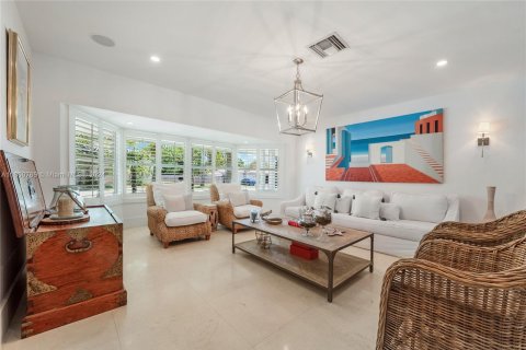 Villa ou maison à vendre à Miami, Floride: 4 chambres, 241.36 m2 № 1368890 - photo 5