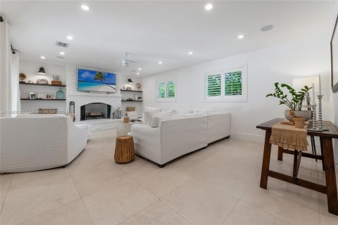 Villa ou maison à vendre à Miami, Floride: 4 chambres, 241.36 m2 № 1368890 - photo 6