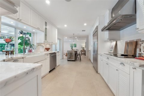 Casa en venta en Miami, Florida, 4 dormitorios, 241.36 m2 № 1368890 - foto 9