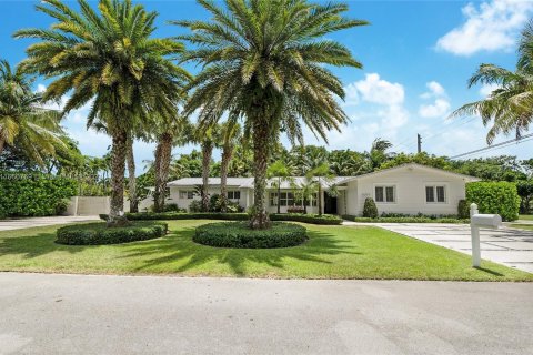 Villa ou maison à vendre à Miami, Floride: 4 chambres, 241.36 m2 № 1368890 - photo 1