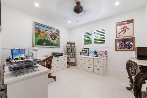 Villa ou maison à vendre à Miami, Floride: 4 chambres, 241.36 m2 № 1368890 - photo 12