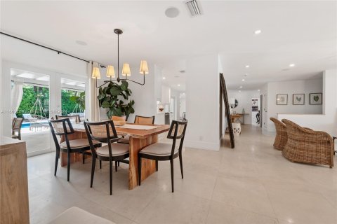 Villa ou maison à vendre à Miami, Floride: 4 chambres, 241.36 m2 № 1368890 - photo 10