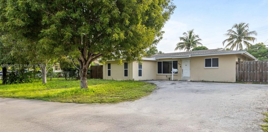 House in Pompano Beach, Florida 3 bedrooms, 135.17 sq.m. № 1368985