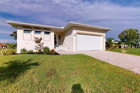 Villa ou maison à vendre à Punta Gorda, Floride: 3 chambres, 155.05 m2 № 623039 - photo 1