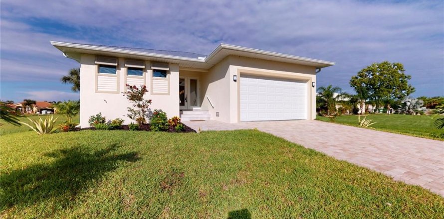 House in Punta Gorda, Florida 3 bedrooms, 155.05 sq.m. № 623039