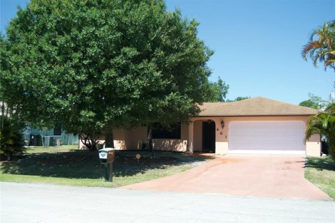 House in Port St. Lucie, Florida 3 bedrooms, 164.81 sq.m. № 1110441 - photo 2