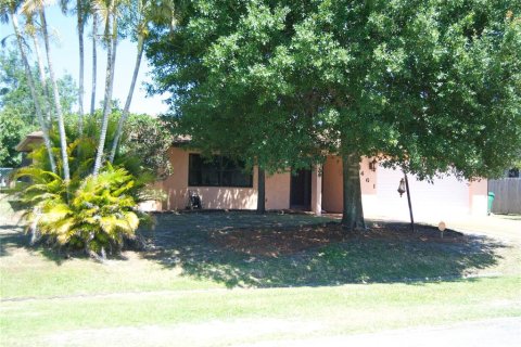 House in Port St. Lucie, Florida 3 bedrooms, 164.81 sq.m. № 1110441 - photo 3