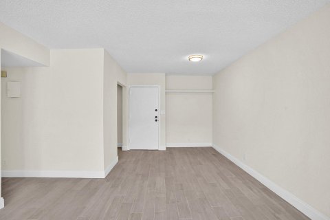 Condo in Oakland Park, Florida, 2 bedrooms  № 757258 - photo 27