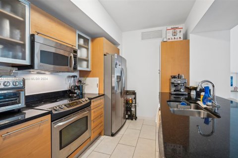 Condo in Miami, Florida, 2 bedrooms  № 1271082 - photo 8