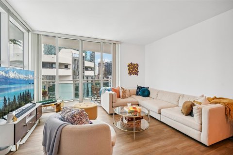 Condo in Miami, Florida, 2 bedrooms  № 1271082 - photo 1