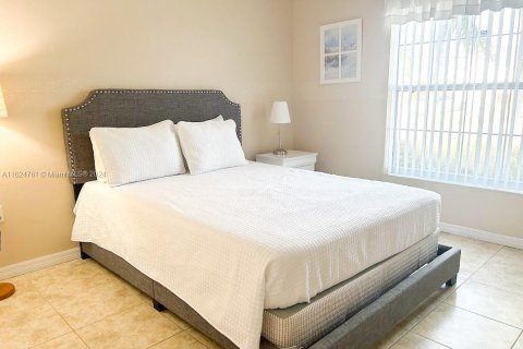 Casa en venta en Davenport, Florida, 4 dormitorios, 151.34 m2 № 1271114 - foto 12