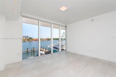 Condominio en venta en Sunny Isles Beach, Florida, 2 dormitorios, 121.98 m2 № 1271115 - foto 7