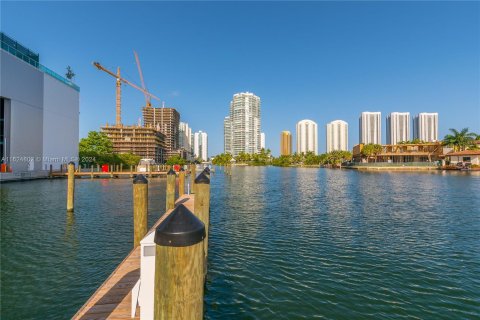 Copropriété à vendre à Sunny Isles Beach, Floride: 2 chambres, 121.98 m2 № 1271115 - photo 18