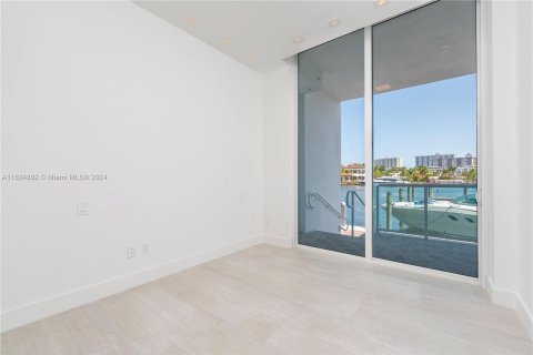 Condominio en venta en Sunny Isles Beach, Florida, 2 dormitorios, 121.98 m2 № 1271115 - foto 13