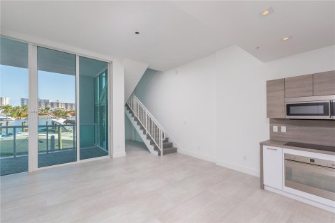 Copropriété à vendre à Sunny Isles Beach, Floride: 2 chambres, 121.98 m2 № 1271115 - photo 2