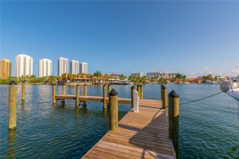 Copropriété à vendre à Sunny Isles Beach, Floride: 2 chambres, 121.98 m2 № 1271115 - photo 17