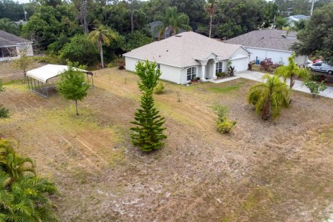 House in Vero Beach, Florida 3 bedrooms, 162.11 sq.m. № 1187222 - photo 4