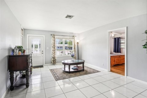 Casa en venta en Margate, Florida, 4 dormitorios, 164.44 m2 № 1242397 - foto 5