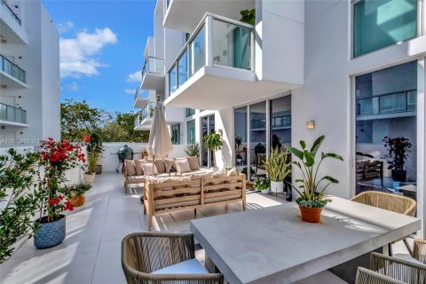 Copropriété à vendre à Miami, Floride: 2 chambres, 90.39 m2 № 1242493 - photo 1