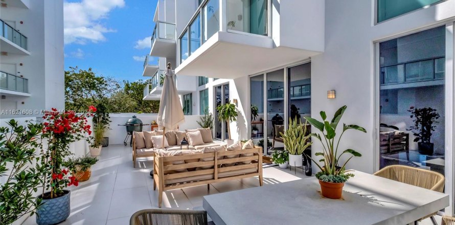 Condominio en Miami, Florida, 2 dormitorios  № 1242493