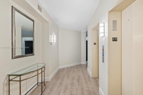 Condo in Miami Beach, Florida, 3 bedrooms  № 1401506 - photo 1