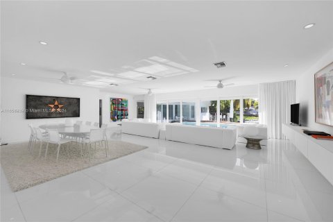 Villa ou maison à vendre à Coral Gables, Floride: 6 chambres, 394.83 m2 № 1365937 - photo 2