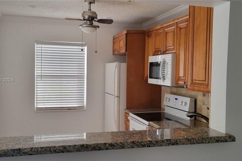 Condo in Coconut Creek, Florida, 2 bedrooms  № 1330354 - photo 5