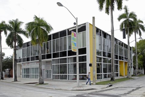 Propiedad comercial en venta en Miami, Florida № 1330327 - foto 1