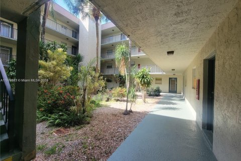 Copropriété à vendre à North Lauderdale, Floride: 2 chambres, 92.9 m2 № 1405972 - photo 23