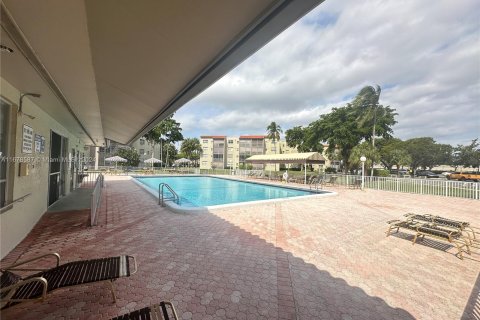 Copropriété à vendre à North Lauderdale, Floride: 2 chambres, 92.9 m2 № 1405972 - photo 11