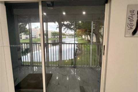 Copropriété à vendre à Tamarac, Floride: 2 chambres, 100.33 m2 № 1406009 - photo 10