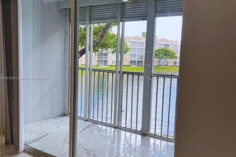 Condominio en venta en Tamarac, Florida, 2 dormitorios, 100.33 m2 № 1406009 - foto 27