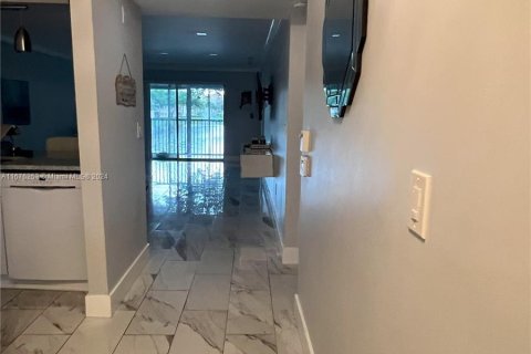 Condominio en venta en Tamarac, Florida, 2 dormitorios, 100.33 m2 № 1406009 - foto 2